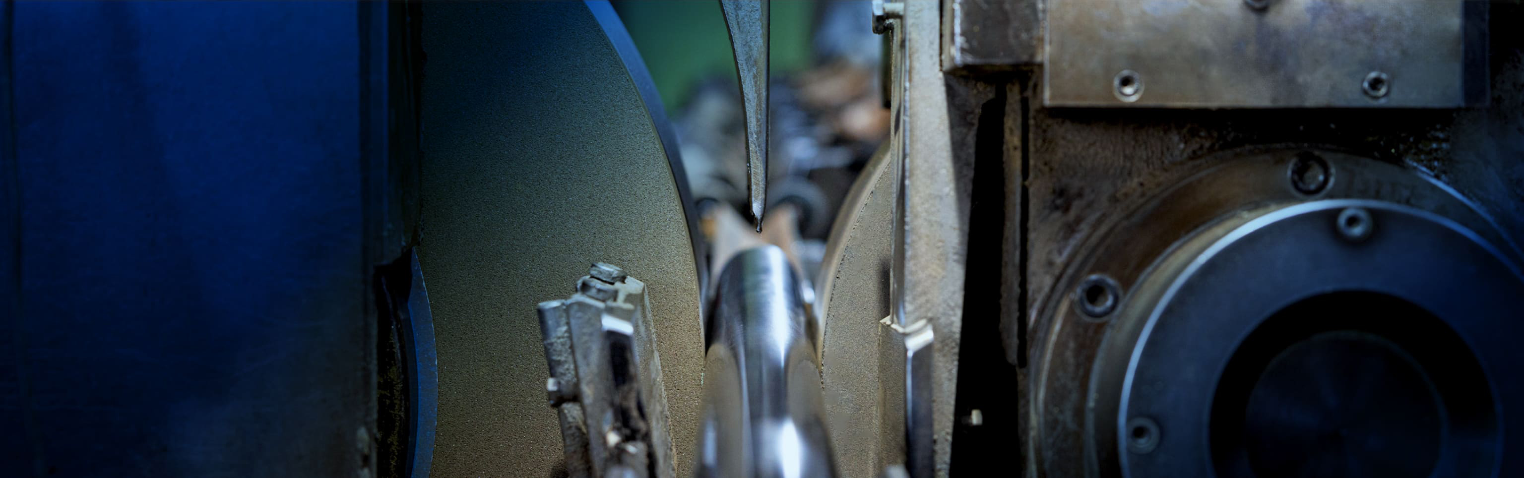センターレス研磨の特徴 Features of Centeriess Grinding & Polishing