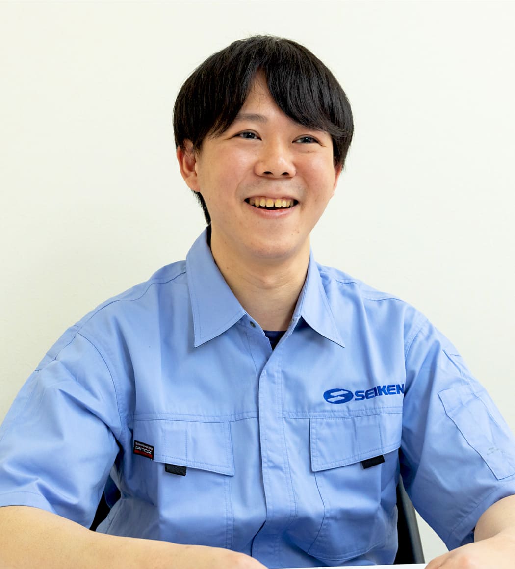 現場のサブリーダー、社内教育担当 山川さん Site Sub-Leader, In-House Training Supervisor Yamakawa